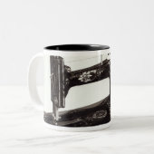 Tasse 2 Couleurs Machine à coudre de "nouvelle famille" de (Devant gauche)