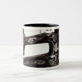 Tasse 2 Couleurs Machine à coudre de "nouvelle famille" de (Centre)