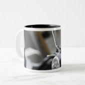 Tasse 2 Couleurs Madrid, scooter noir Vespa (Devant gauche)