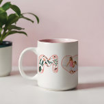 Tasse 2 Couleurs Maman Blush rose bulle florale Letter le coeur Pho<br><div class="desc">Offrez un cadeau magnifique et mémorable à maman avec notre tasse photo MOM personnalisée. Notre design comprend un design enveloppant avec "MOM" en lettres bulles à motif floral rose-rousse. La lettre "O" est remplacée par une photo cardiaque personnalisée pour afficher votre propre photo spéciale. Cette tasse spéciale est le cadeau...</div>
