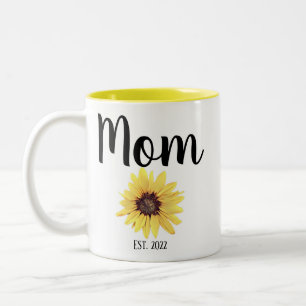 Tasse 2 Couleurs Maman Est personnalisée. Tournesol peint