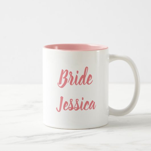 Tasse 2 Couleurs Mariée Rose Élégant Script Cadeaux Stylés Mariages (Droit)