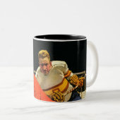 Tasse 2 Couleurs Match de hockey sur glace (Devant droit)