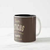 Tasse 2 Couleurs Membre à vie de l'équipe Atticus Nom personnalisé (Devant droit)