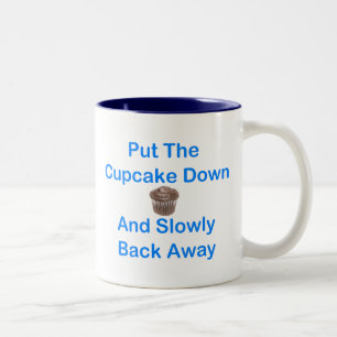 Tasse 2 Couleurs Mettez le petit gâteau vers le bas et lentement d