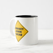 Tasse 2 Couleurs Meuble jaune amusant à travailler avant la prudenc (Devant gauche)