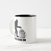 Tasse 2 Couleurs Mode Bigfoot Shred Activé (Devant gauche)