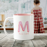 Tasse 2 Couleurs Modern Cute Fun Nom personnalisé 3D Monogramme<br><div class="desc">Cute mug monogrammed avec votre nom personnalisé comme une ombre initiale en rouge et rose. Moderne,  minimaliste,  simple et amusant,  ce design axé sur la typographie est un cadeau personnalisé cool !</div>