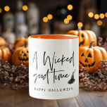 Tasse 2 Couleurs Moderne Une Citation Du Bon Temps | Bonne Hallowee<br><div class="desc">Moderne Une Citation Du Bon Temps | Bonne Halloween</div>