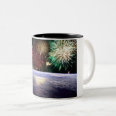 Tasse 2 Couleurs Monde et feux d'artifice (Devant droit)