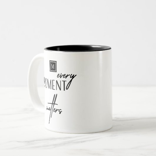 Tasse 2 Couleurs Monogramme Chaque instant compte (Devant gauche)