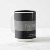 Tasse 2 Couleurs Monogramme d'impression en cuir et en métal (Devant gauche)