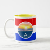 Tasse 2 Couleurs Monogramme et lever de soleil océanique avec bande (Gauche)