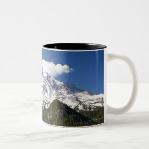 Tasse 2 Couleurs Montagne couverte par neige avec le ciel bleu et