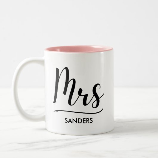 Tasse 2 Couleurs Mrs Black Modern Script Custom Wedding (Gauche)