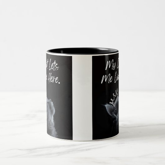 Tasse 2 Couleurs My Cat Lets Me Live Here (Centre)