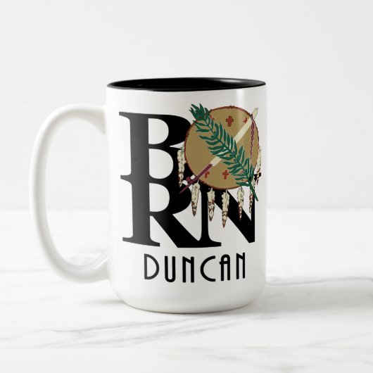 Tasse 2 Couleurs NÉ Duncan Oklahoma 15oz (Gauche)