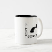 Tasse 2 Couleurs Ne sois pas NÉGATIF (Devant droit)