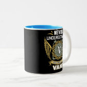 Tasse 2 Couleurs Ne sous-estimez jamais le pouvoir d'une pale (Devant droit)
