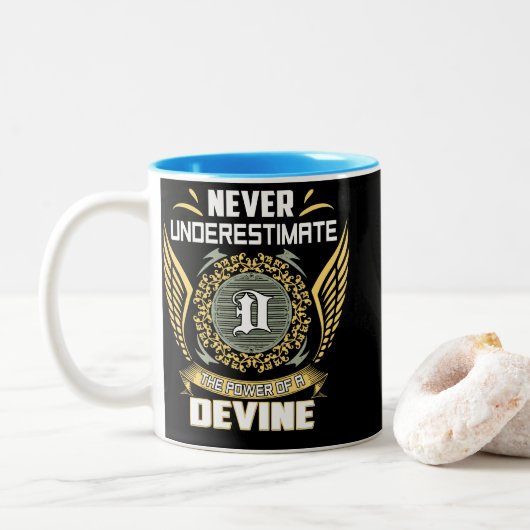 Tasse 2 Couleurs Never Underestimate The Power Of A Devine (Avec donut)