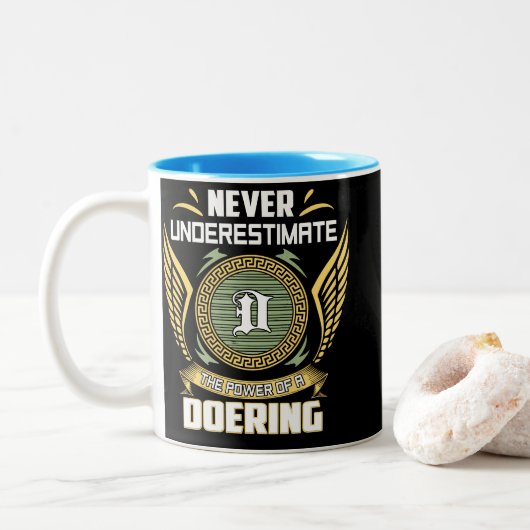 Tasse 2 Couleurs Never Underestimate The Power Of A Doering (Avec donut)