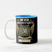 Tasse 2 Couleurs Never Underestimate The Power Of A Moore (Gauche)