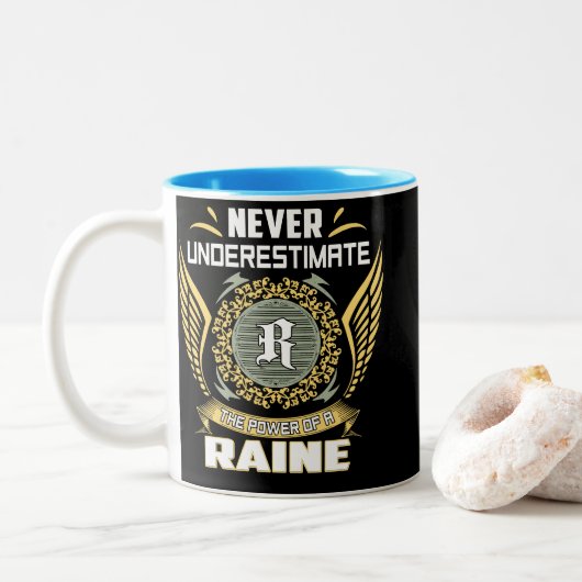 Tasse 2 Couleurs Never Underestimate The Power Of A Raine (Avec donut)