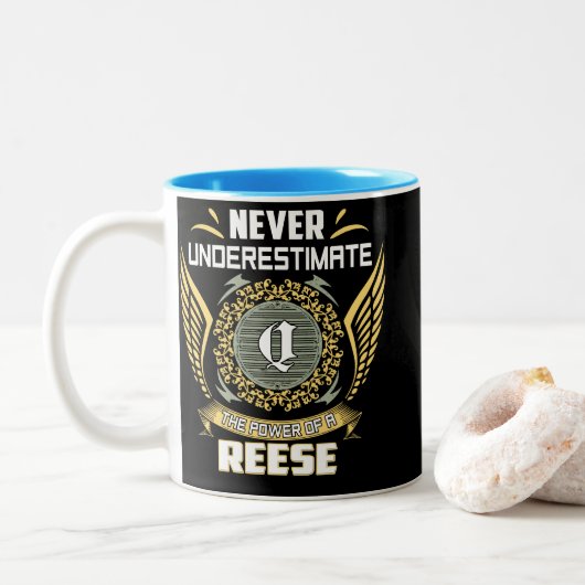 Tasse 2 Couleurs Never Underestimate The Power Of A Reese (Avec donut)