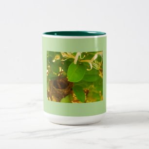 Tasse 2 Couleurs Nid de colibri niché dans des chèvrefeuilles
