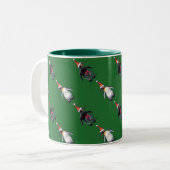 Tasse 2 Couleurs Noël des pingouins (Devant gauche)