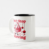 Tasse 2 Couleurs Noël Le Père Noël croit (Devant gauche)