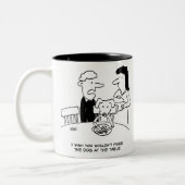 Tasse 2 Couleurs Nourrir un chien à la table (Gauche)