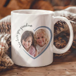Tasse 2 Couleurs Nous vous aimons Grand-mère Coeur photo<br><div class="desc">Ce joli design photo en forme de coeur fait le cadeau parfait!</div>