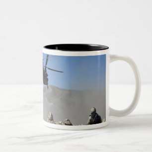 Tasse 2 Couleurs Nuages de la poussière donnés un coup de pied pa