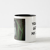 Tasse 2 Couleurs Obtenez outre de ma pelouse (Centre)