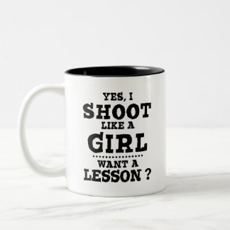 Tasse 2 Couleurs Oui je tire comme une fille veut une leçon? chasse