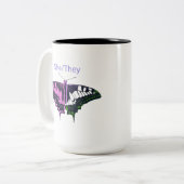 Tasse 2 Couleurs Papillon à queue noire non binaire (Devant gauche)