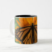 Tasse 2 Couleurs Papillon de monarque (plexippus de Danaus) sur le (Devant gauche)