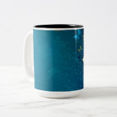 Tasse 2 Couleurs Papillons d'or sur un Arrière - plan bleu (Devant gauche)