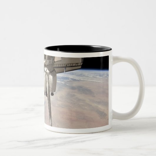 Tasse 2 Couleurs Partie arrière de la navette spatiale ancrée (Droit)