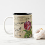 Tasse 2 Couleurs Partition Vintage Piano Tulip Musique Customisée<br><div class="desc">Cette conception inspirée du découpage est présentée sur un arrière - plan de parchemin âgé. La tulipe violette et jaune de style botanique s'associe à la musique vintage en feuille dans un style victorien classique. Une tasse à café personnalisée fait un cadeau agréable pour votre pianiste préféré ou fan de...</div>