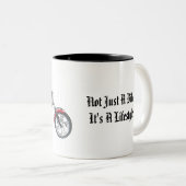 Tasse 2 Couleurs Pas simplement un mode de vie d'un BikeIt (Devant droit)