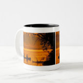 Tasse 2 Couleurs Pêcheurs dans un canoë (Devant gauche)