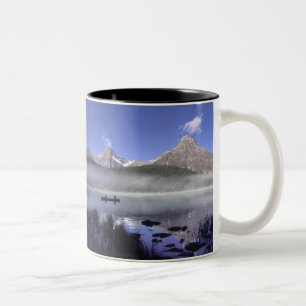 Tasse 2 Couleurs Pêcheurs en canoë sur le lac Waterfowl, Banff