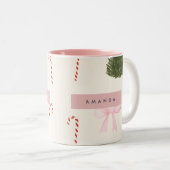 Tasse 2 Couleurs Personalized Holiday Gingerbread & Pink Bow (Devant droit)