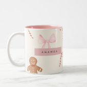 Tasse 2 Couleurs Personalized Holiday Gingerbread & Pink Bow (Gauche)