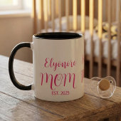 Tasse 2 Couleurs Personalized Mom Name Established Pink Script 