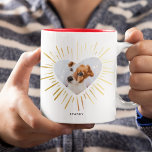 Tasse 2 Couleurs Personnalisé Chien de compagnie Photo Moderne Desi<br><div class="desc">Coeur brillant d'or chic - en forme d'impression photo amoureux tasse avec votre propre photo préférée personnalisée de votre bébé en fourrure bien-aimé à l'intérieur d'un coeur débordant de stries d'amour (imprimé) doré. Grand cadeau pour vos parents de n'importe quel animal de compagnie lors de la fête de la Mère...</div>