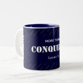 Tasse 2 Couleurs Personnalisé PLUS QU'UN CONQUÉRANT chrétien (Devant gauche)