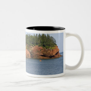 Tasse 2 Couleurs Personnes en kayak de mer dans la baie de Fundy à 